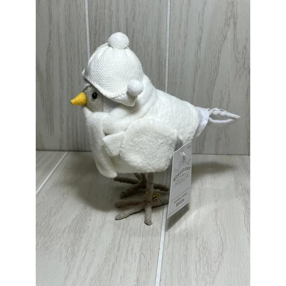 Wondershop‎ Featherly Friends Brook Bird Figure White Hat  2023 Xmas